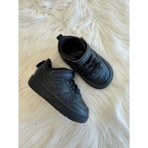 Nike black sneakers toddler size 4 EUC